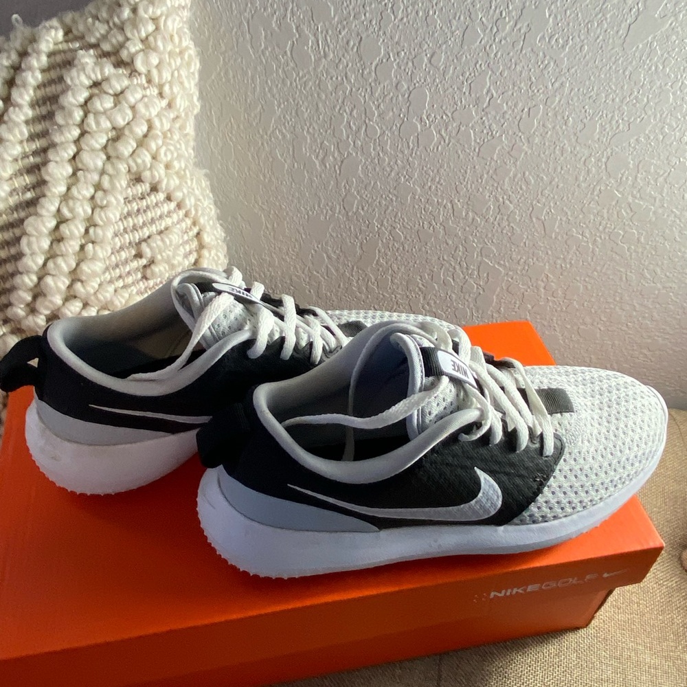 Golf shoes